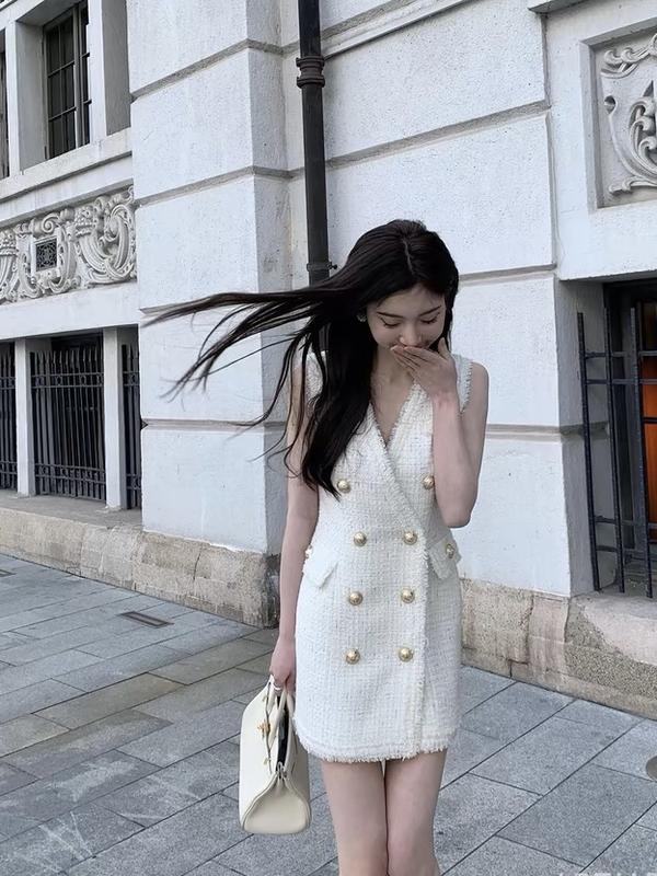 【Ready】Gaun berpelukan pinggul slim fit tanpa lengan V-neck putih gaya harum kecil gaya baru untuk selebriti internet wanita Casual Dress Panjang Pendek Linen Retro Hitam 1