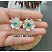 Anting Semanggi biru