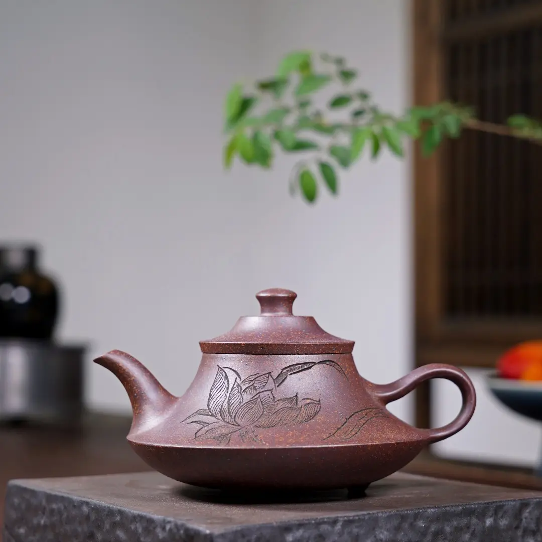 Yixing purple clay teapot made of pure natural raw ore and ultra-high temperature rust clay, a national-level craft artist's work, about 220 ml