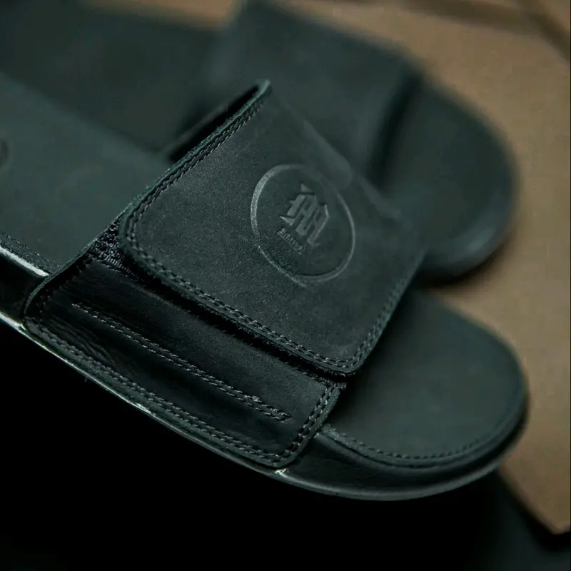 SANDAL PRIA KULIT ASLI GARUT/SANDAL MOREWEAR KULIT/SANDAL KULIT PREMIUM/SANDAL KEKINIAN/ SANDAL SLIP ON Sendal hitam 2