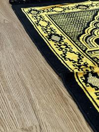 Gambar Sajadah Lipat Lembut Halus Premium Izmir Midi Black Edition 53x105 Cm - Yellow Black dari Sufi Carpet Kota Administrasi Jakarta Pusat 5 Tokopedia