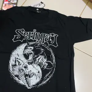 Kids Premium Baju Anak Branded Kaos Band Anak Lokal Brand Original Fashion Distro Kids 100% Katun Combed Super Soft Nyaman untuk Berbagai Aktivitas