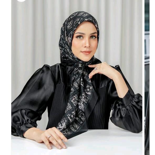 The Autograph 2 Series Buttonscarves x Dian Pelangi 0