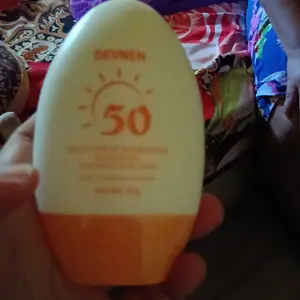SPF50+ Sunscreen Cream Wajah Tahan PA+++ Sunblock Wajah dan Tubuh Tabir Surya Pelembab Dan Pelindung Kulit Whitening Aging