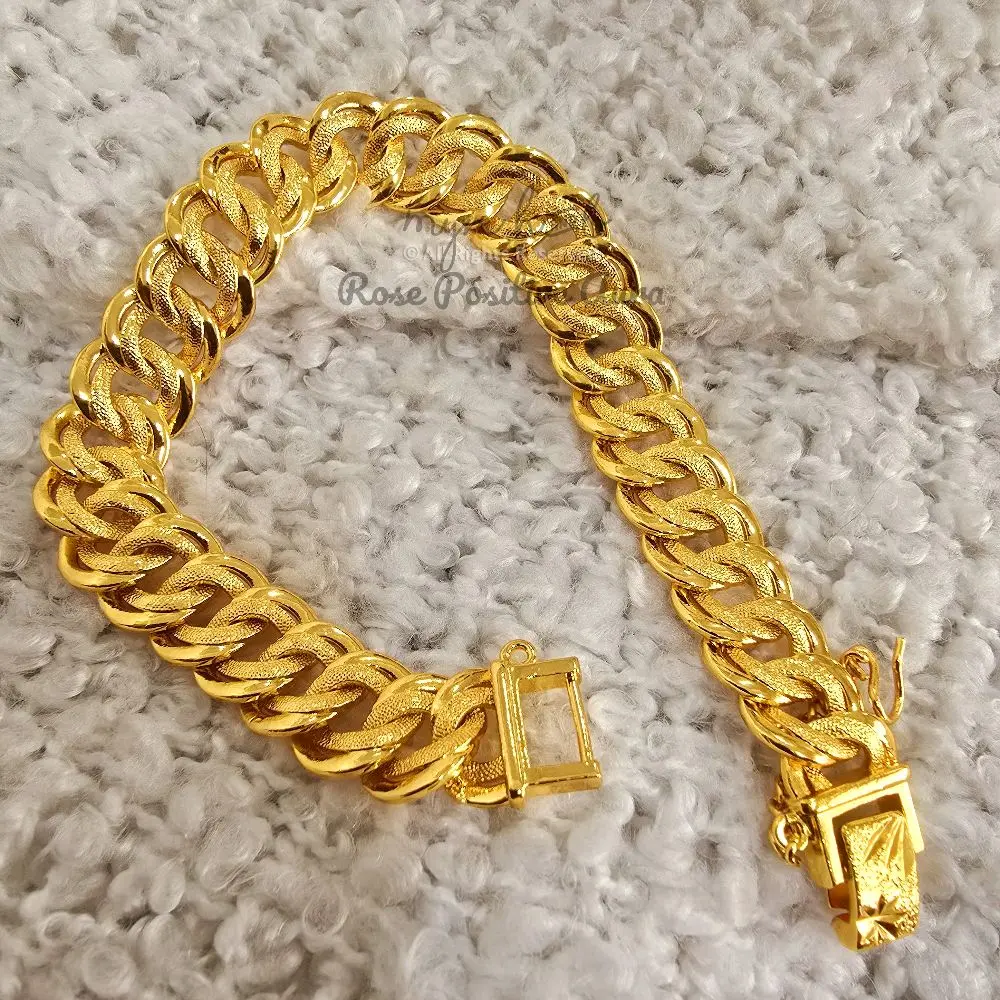 Bracelet coco king bangkok gold. clip hook come with chop / engraved