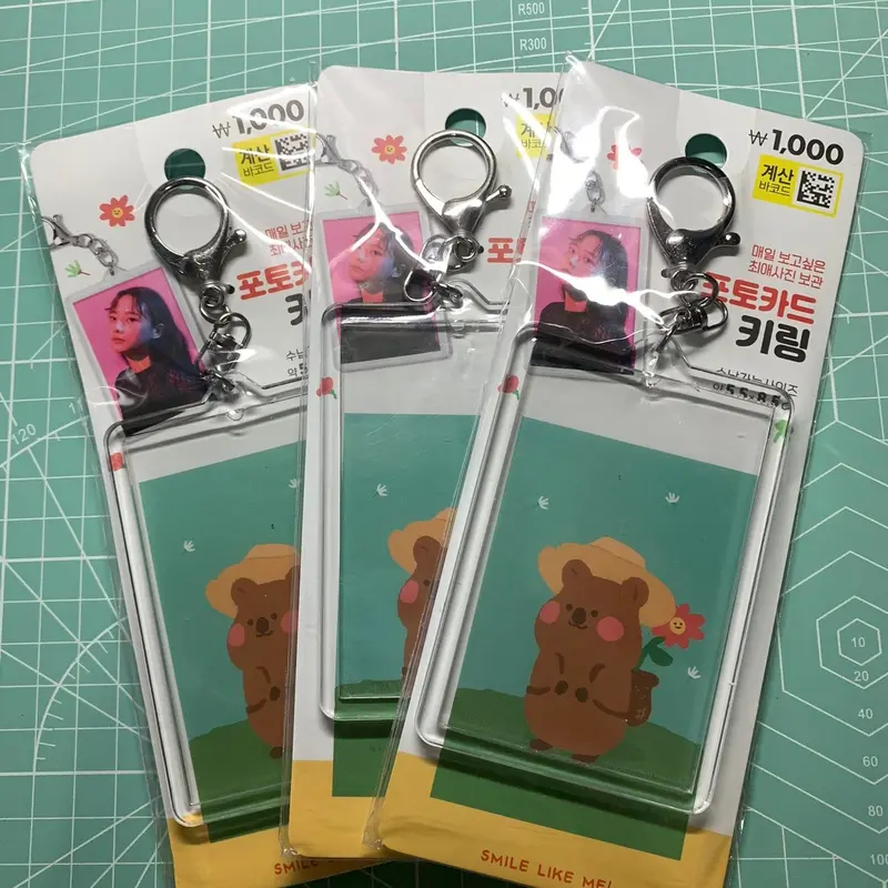Daiso Korea Acrylic Card Holder Photo Card Keychain Gantungan Akrilik Cahol Poca 0