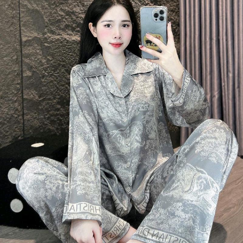Đồ Bộ Pijama Có Hai Size  45-60kg và 60-75kg Vải Lụa Latin (Lụa Mịn) Mềm Mát ,Rừng Xám ,Quần Dài Áo Tai Dài Cho Nữ ShopThuyPijama Women Nhung Kem Áo Quần Ngủ Tim