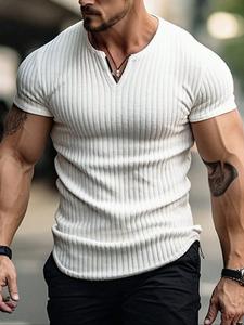 Camiseta de hombre para primavera y verano con textura a rayas verticales, cuello en V y manga corta, ideal para uso diario y gimnasio, color sólido estilo old money, esencial casual deportivo para el guardarropa masculino.