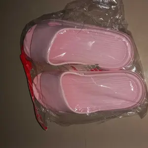 Sandal Selop Slip On Karet Unisex Nyaman Stylish Warna Netral Bahan Kokoh Anti Licin Elegan Wedges Wanita Dewasa Jepit Gesper Shoes Rematik Refleksi hiulucu lunik a and s Sendal