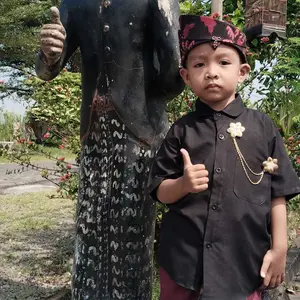 Dinova Store Bros Kebaya Mewah Bunga Berwarna Gold Keemasan dengan Clips Elegan untuk Tampilan Mewah Anda juntai Dada