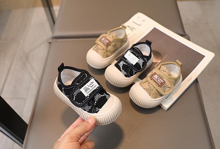 Product Introduction of Foreign Trade Baby Cartoon Shoes Korean Edition Autumn 0-3 Year Old Bear Soft Sole Men's and Women's Walking Shoes 7