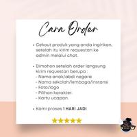 Gambar BONKA - Patung Plakat Trophy Wisuda Box Mika Warna Gold Hadiah Kelulusan Costum Free Request Nama Wisudawan Logo Sekolah Kalung Wisuda Graduation Gift Hijau - Cowo dari Bonekahandmadesukasuka Kab. Sukoharjo 2 Tokopedia