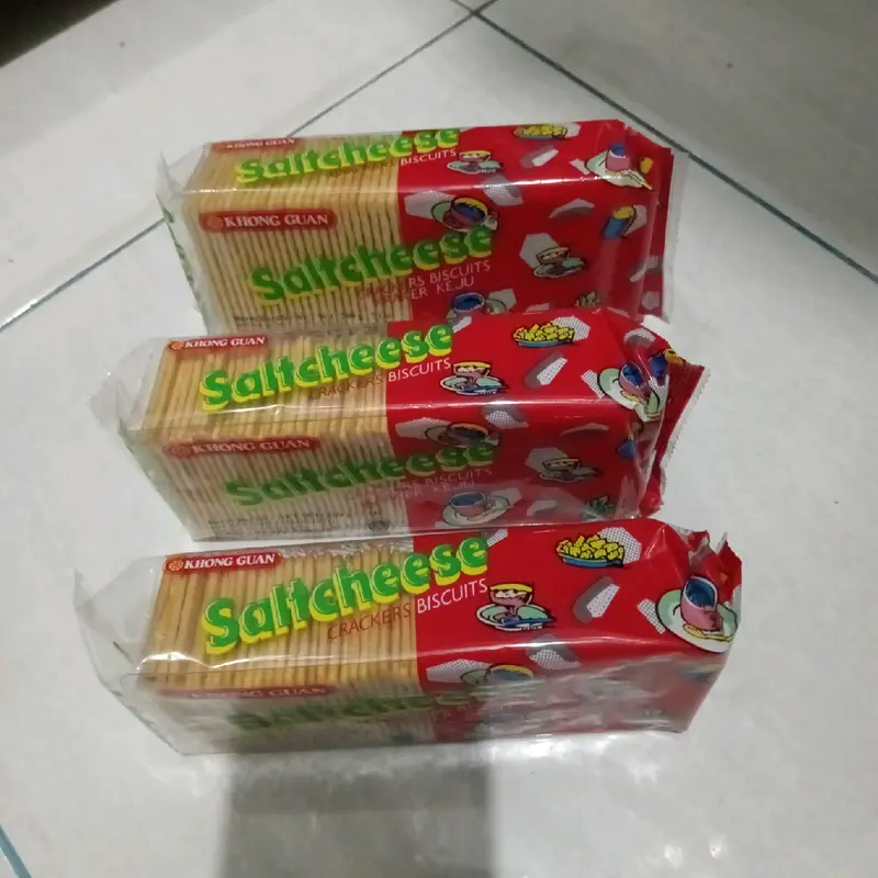 Paket 3pcs Khong Guan saltcheese crackers biskuit rasa keju @200g Food 1