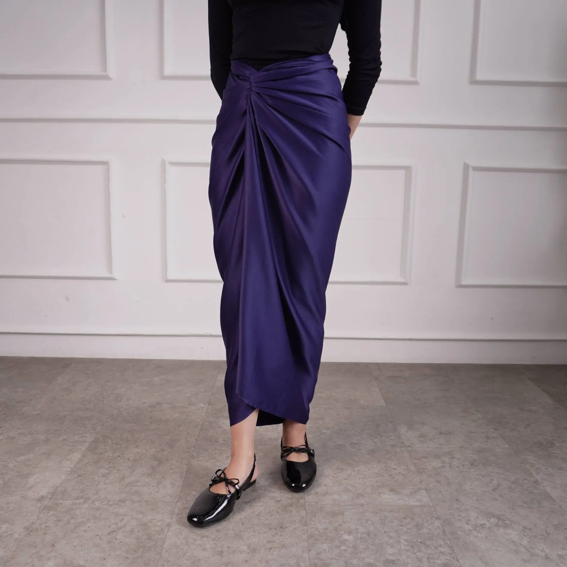 Rok Lilit Instan Satin Velvet - Navy | Menona Looks