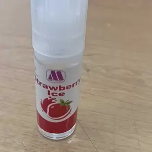 Lyqui-d 30&15ml StrawberryIce Minuman Segar dengan Milk Segar dan Es untuk Nikmati di Musim Panas
