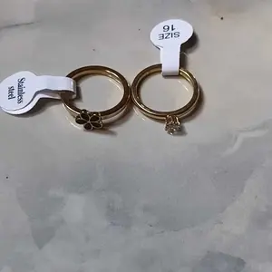 Cincin Set isi 2 pcs Titanium Wanita Motif Permata Zhircon Hitam Dan Putih Wanita Kekinian Gold Anti Karat Rings