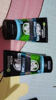 Product Review of (PAKET HEMAT ISI 2) Garnier Men Oil Control Anti Blackheads Brightening Icy Scrub Facial Cleanser Skin Care - 100ml from A** L**g B** 0