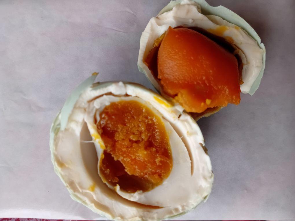 Telur Asin Matang Isi 6 Butir - Gurih Dan Tahan lama - Telor Asin Bebek Masir Dan Berminyak