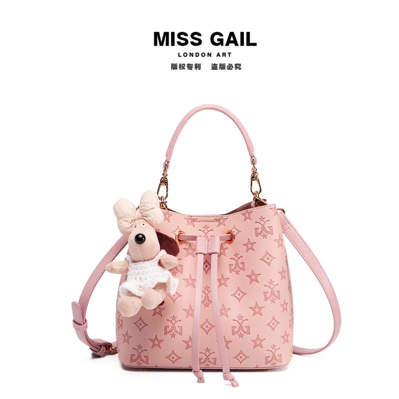 6993- Túi Xách Nữ Miss Gail tặng charm gấu Màu Hồng Họa Tiết monogram Phiên Bản Cao Cấp 2025 Dây Đeo Chéo Túi Đeo Vai Đa Năng Đi Chơi Cafe Dạo Phố