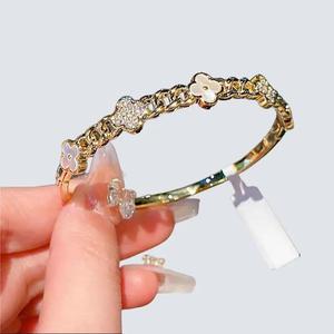 vòng tay charm Real gold electroplated lucky four petal zircon bracelet with a light luxury and high-end feel, internet famous jewelry, fashionable temperament accessories