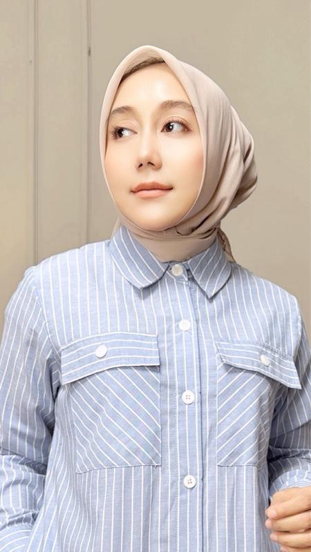 MOZHA SHAFURA. Cloth- LILYA DRESS Bahan Katun Salur Yarn Dyed Gamis Wanita Maxi Halus Lembut Nyaman Dipakai Seharian Kancing Busui dan wudhu friendly Formal Casual Elegant