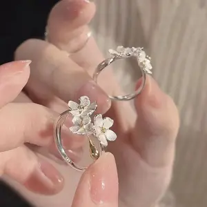 Cincin Titanium Iris Kerawang Yang Terinspirasi Gaya Vintage - Desain Kerawang Klasik Yang Mekar Di Jari Anda Cincin Wanita