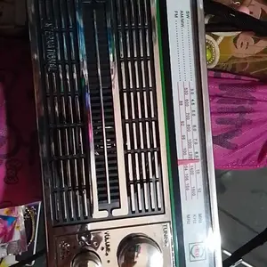 Radio international f-4250 ac/dc