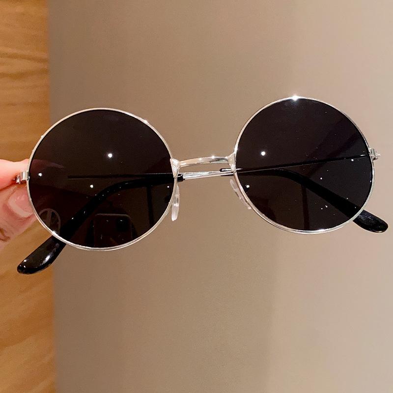 Product Introduction of Kids Black Sunglasses Outdoor Boys Girls UV Protection Glasses 3