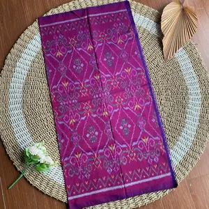 KAIN TENUN ENDEK MOTIF SONGKET WARNA MAGENTA dengan Desain Elegan dan Warna Magenta yang Menawan