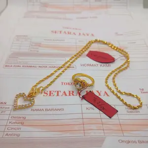 bisa cod,terbaru kalung free cincin love,berlapis emas,sangat cocok untuk wanita,dan bisa dibawak kemana aja,free ada surat dari tokoh