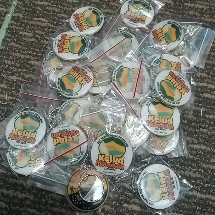 GANTUNGAN KUNCI AKRILIK LAPISAN RESIN DESAIN BEBAS 1