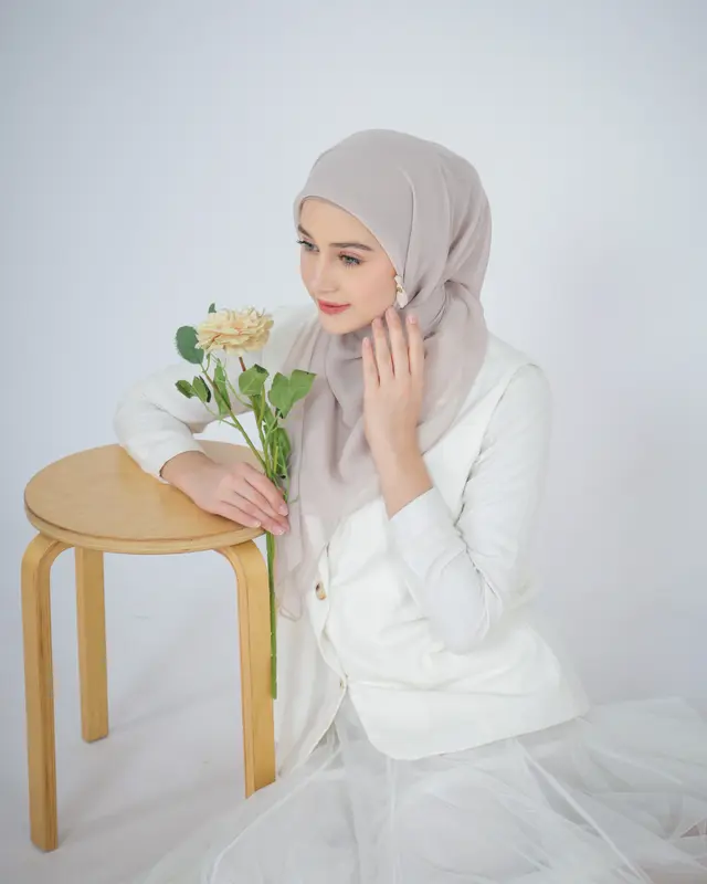 Adzkiascarf.id - Kerudung Segiempat Paris Japan Premium AQS Bellaluna Plain dengan Jahitan Tepi Full 112x112cm Jilbab Nyaman Square Muslim Cantik Free Pouch Simple Basic Tebal Lembut 5