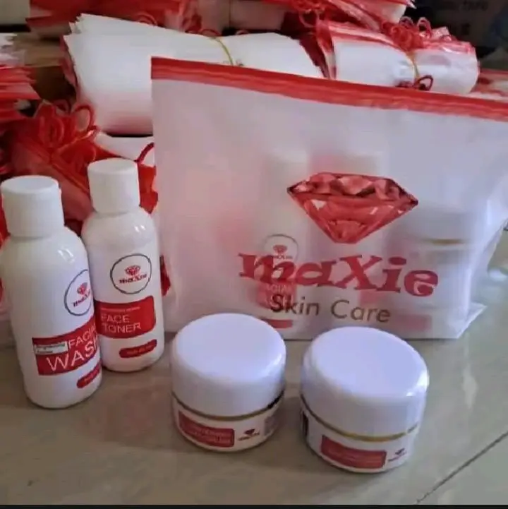 Paket Maxie 4 in 1 Premium BPOM Maxie Skinncare untuk Perawatan Wajah - Facial Berjerawat Pelembab Berminyak Membersihkan Moisturizer wash 8