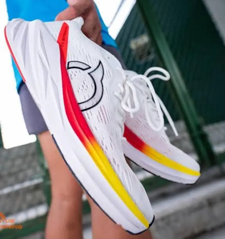 SEPATU ORTUSEIGHT HYPERBLAST 2.0 HYPERGLIDE SEPATU LARI FREE BOX DAN KAOS KAK Outdoor Running 4