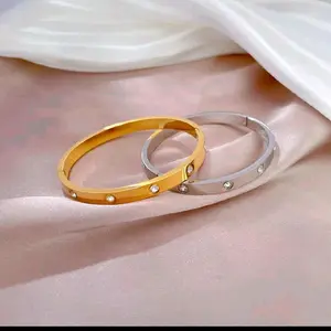 Gelang Nagita Cartiel Titanium Perhiasan Gelang Harian Berbahan Titanium Bracelets dengan Desain Elegan dan Tahan Lama fashion