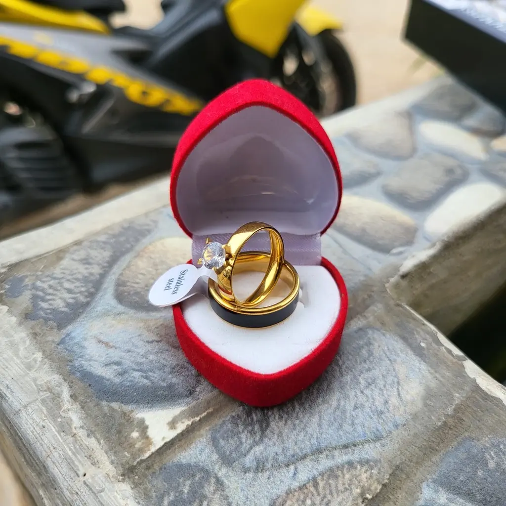 Cincin Kawin Dapat 2 pcs Dan Free Box  Banyak Model  Dan Pilihan Cincin Model Love Berlapis Emas 24K Polos
