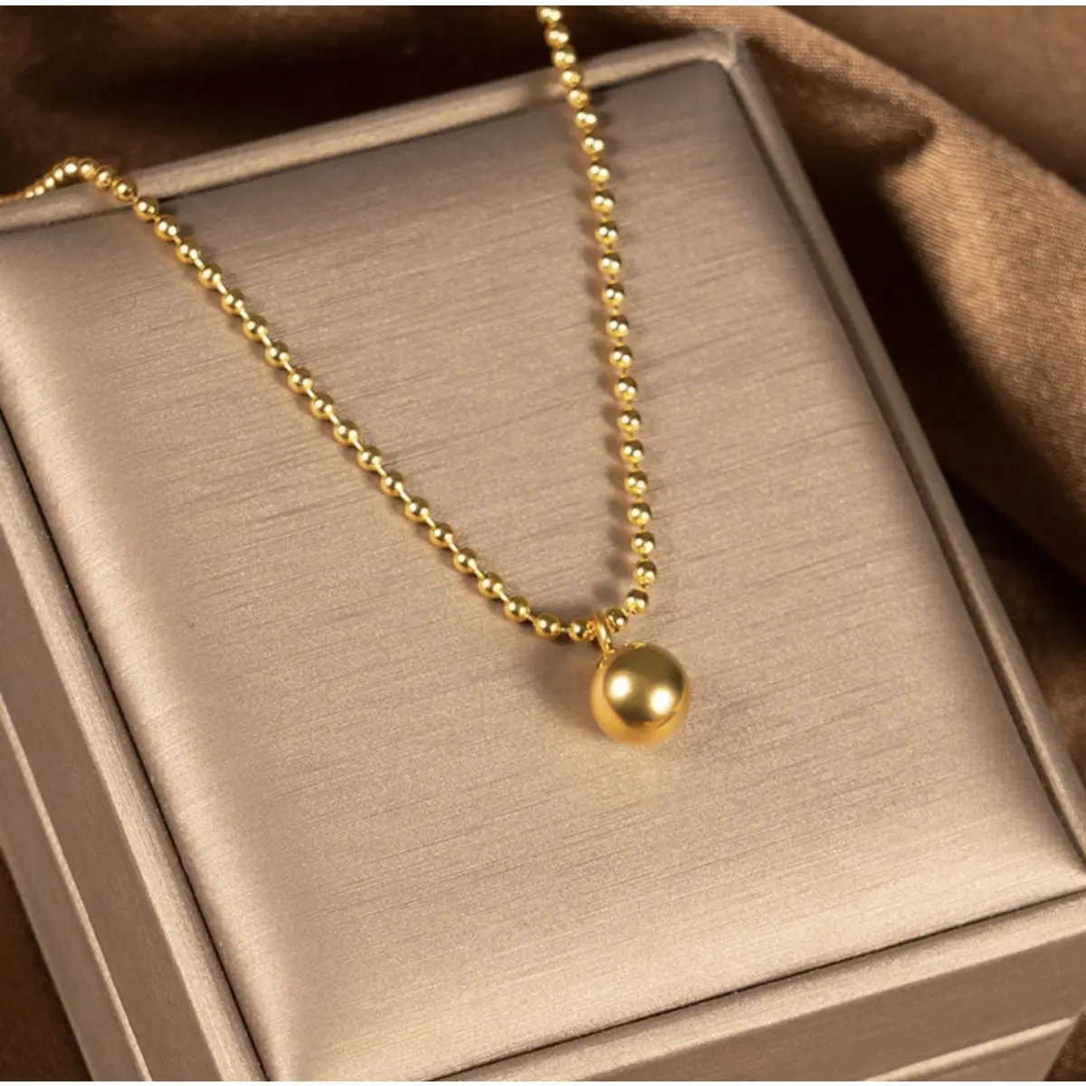 Bola pemindahan keluli titanium baharu, kalung mewah mampu milik, emas, elegan, mewah, rantai klavikula, kalung teman wanita