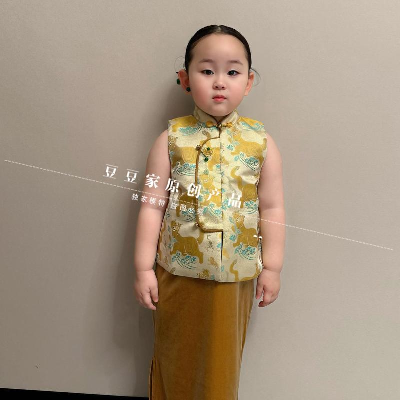 Product Introduction of Girls' Horse Clip 2025 New Autumn and Winter Clothing Children's National Style Improved Hanfu Girls' New Chinese Thickened Shoulders 6