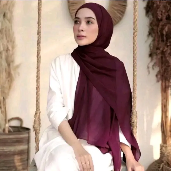 Kerudung pashmina ceruty babydoll burgundy syal panjang