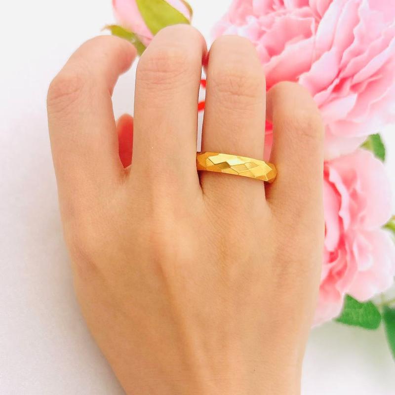 Product Introduction of Diamond patterned ring, open mouth, fashionable and simple, the preferred jewelry for lovers, relatives and friends, non fading titanium steel ring 16