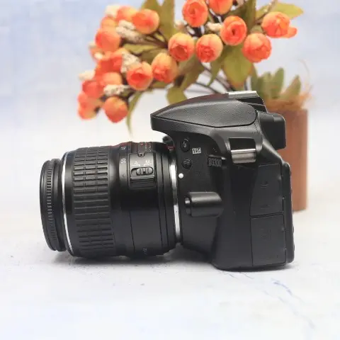 Kamera D3300 Lensa Kit 18-55mm F3.5 DSLR - VG