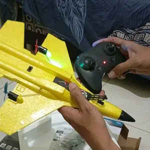RC Pesawat Jet Mainan SU-35 LED Remote Control Baterai 3.7V 250mAh Frekuensi 2.4G Amfibi Darat Udara Anti-Tabrakan EPP ABS 33x26x9cm - Asli