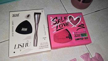 Product Review of Lishu foundation brush applies makeup evenly ，Puff Sponges doesn't consume powder, and the creating a perfect, lightweight, and seamless base makeup. The Black Pineapple puff makeup brush high-end gift box for creating flawless makeup. from Q**🌹 0