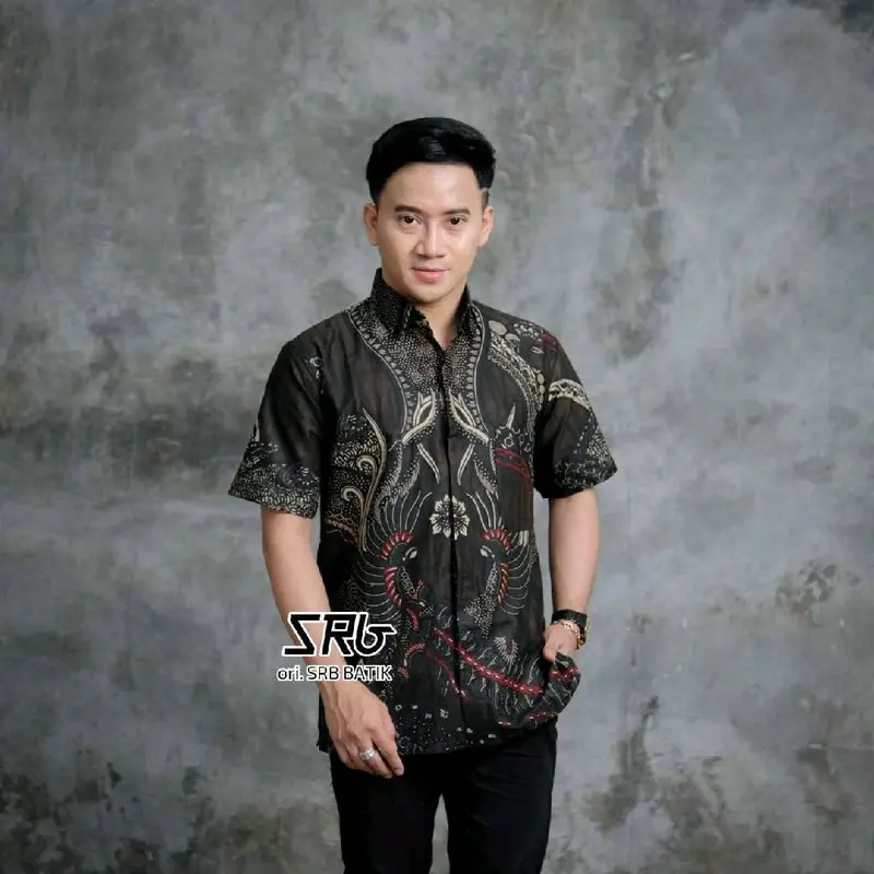 Baju batik pria lengan pendek slimfit reguler premium hem keren motif  Hitam maupun pola Kancing simetris Formal Nyaman Casual Katun 7