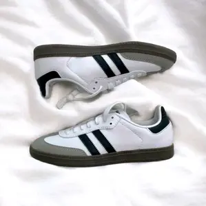 PROMO Sepatu Sneakers Pria Wanita Unisex Bahan Sentts  Sepatu Terbaru Casual