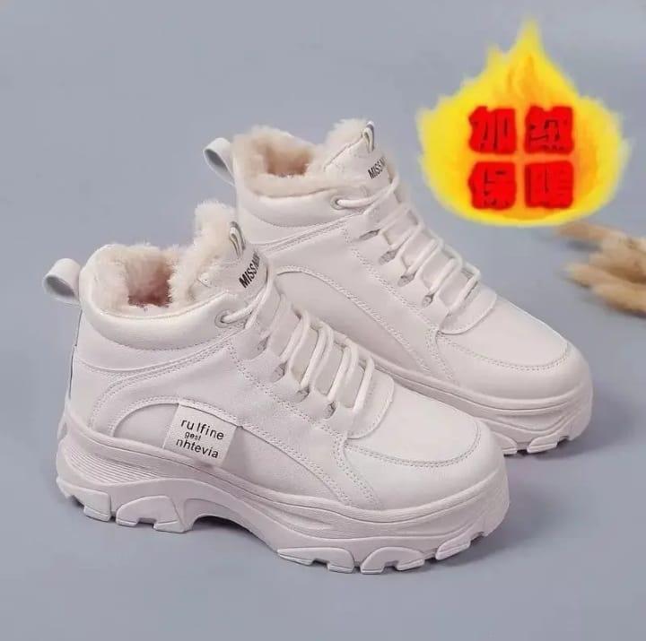 SEPATU BOOTS BUL WANITA - SEPATU SNAKERS WANITA - SEPATU BOOTS BULU WANITA MODEL TERBARU DENGAN HARGA MURAH 2