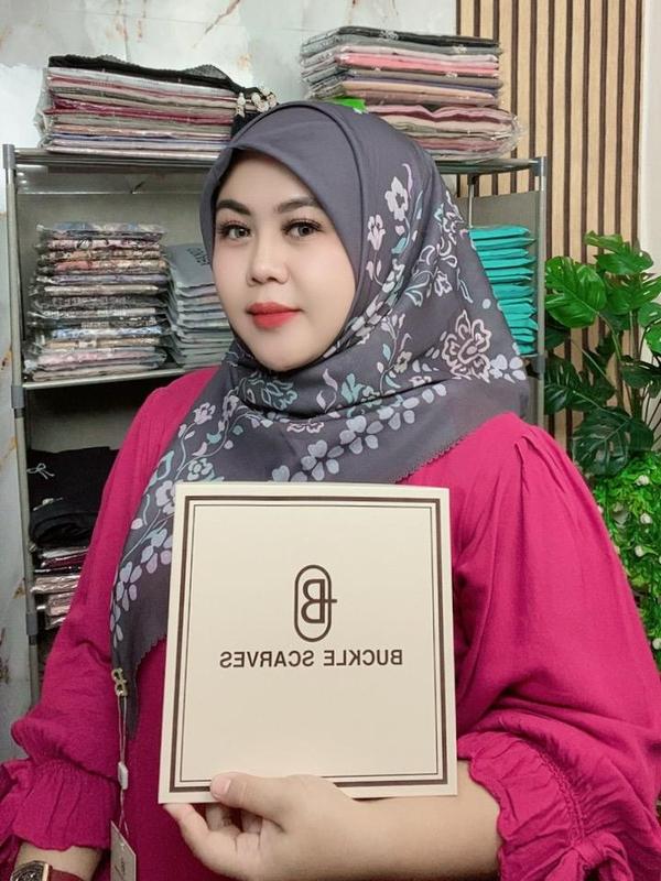 PROMO RAMADAN BUCKLE SCARVES LOGO KEMASAN BOX EKSLUSIF TERBARU Muslim Square Jilbab Katun 2