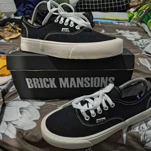 Brick Mansions - Britannica Black White Sepatu Sneakers Casual Sekolah Pria Wanita