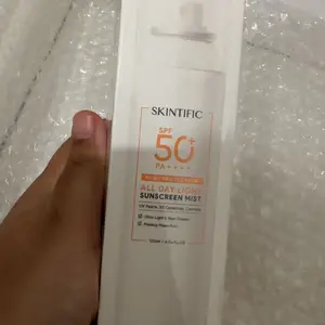 SKINTIFIC All Day Light Sunscreen Spray SPF50 PA++++ Sunscreen Mist Anti UV Wajah/Body Spray 50ml/70ml/120ml