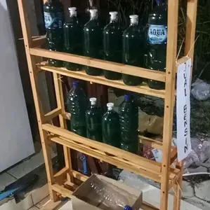 Rak Botol Kayu untuk Berjualan Bensin dengan Desain Multilayer dan Kapasitas Besar